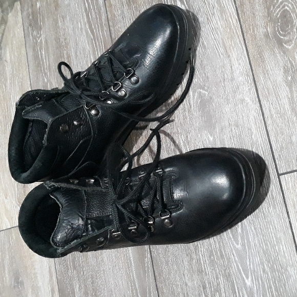 White Mountain black leather hiking boots. Size 9.5 - Picture 1 of 12